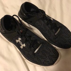 Under armour women’s charged running shoe 7.5
